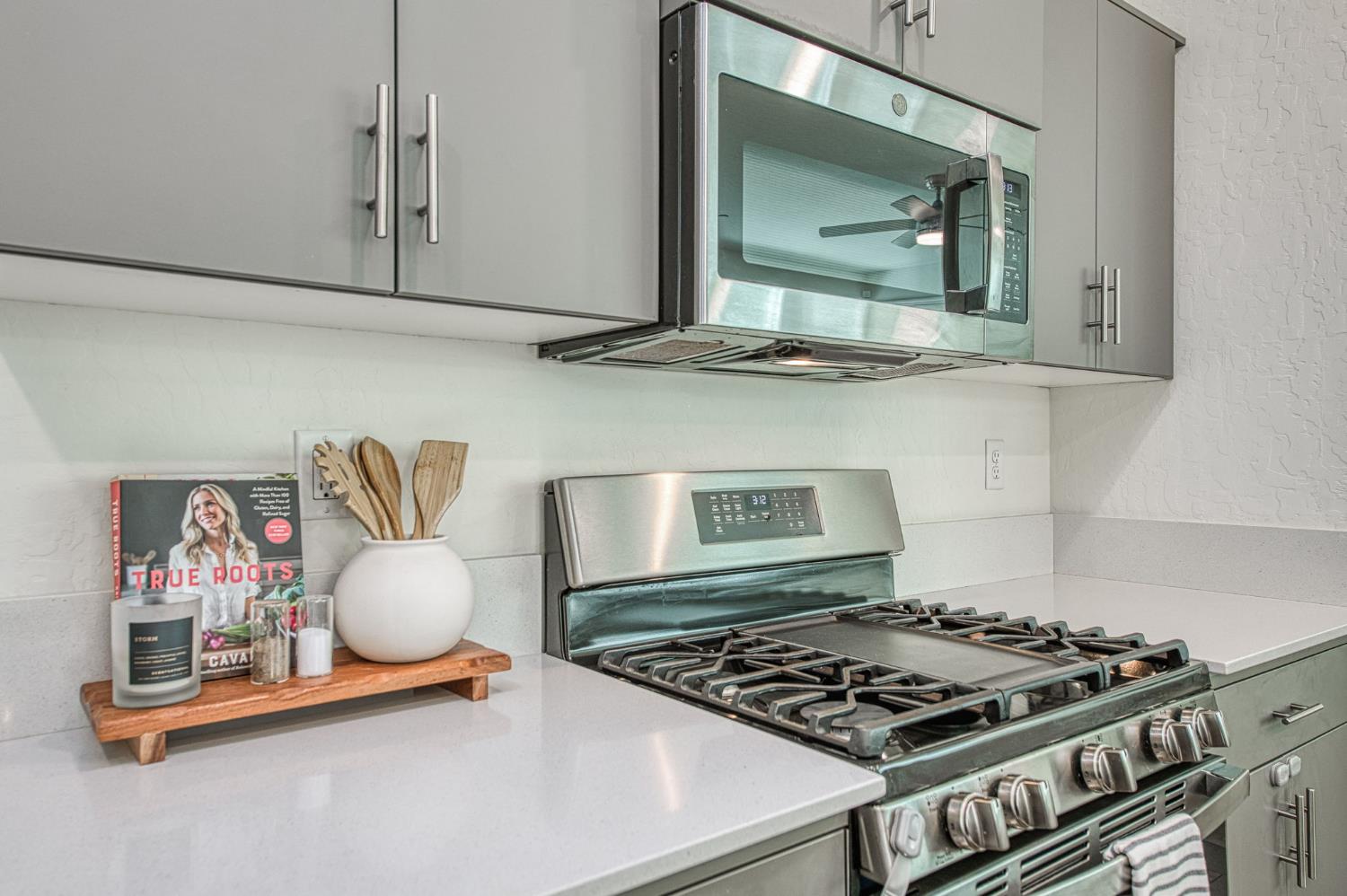 1916 Chennault Ln, Clovis, CA 93611