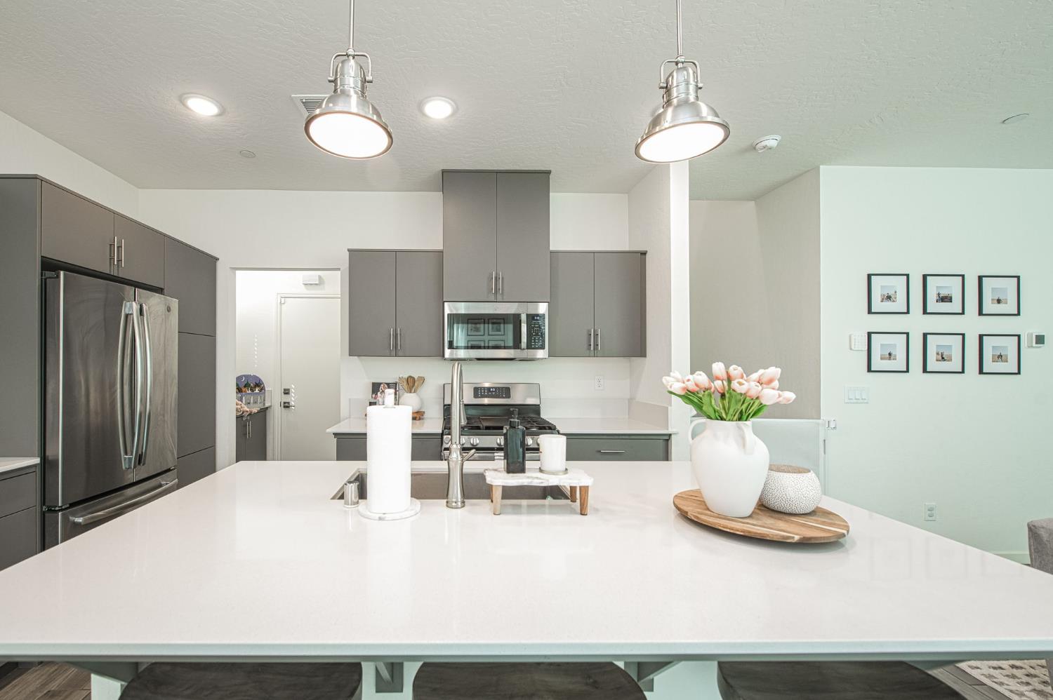 1916 Chennault Ln, Clovis, CA 93611