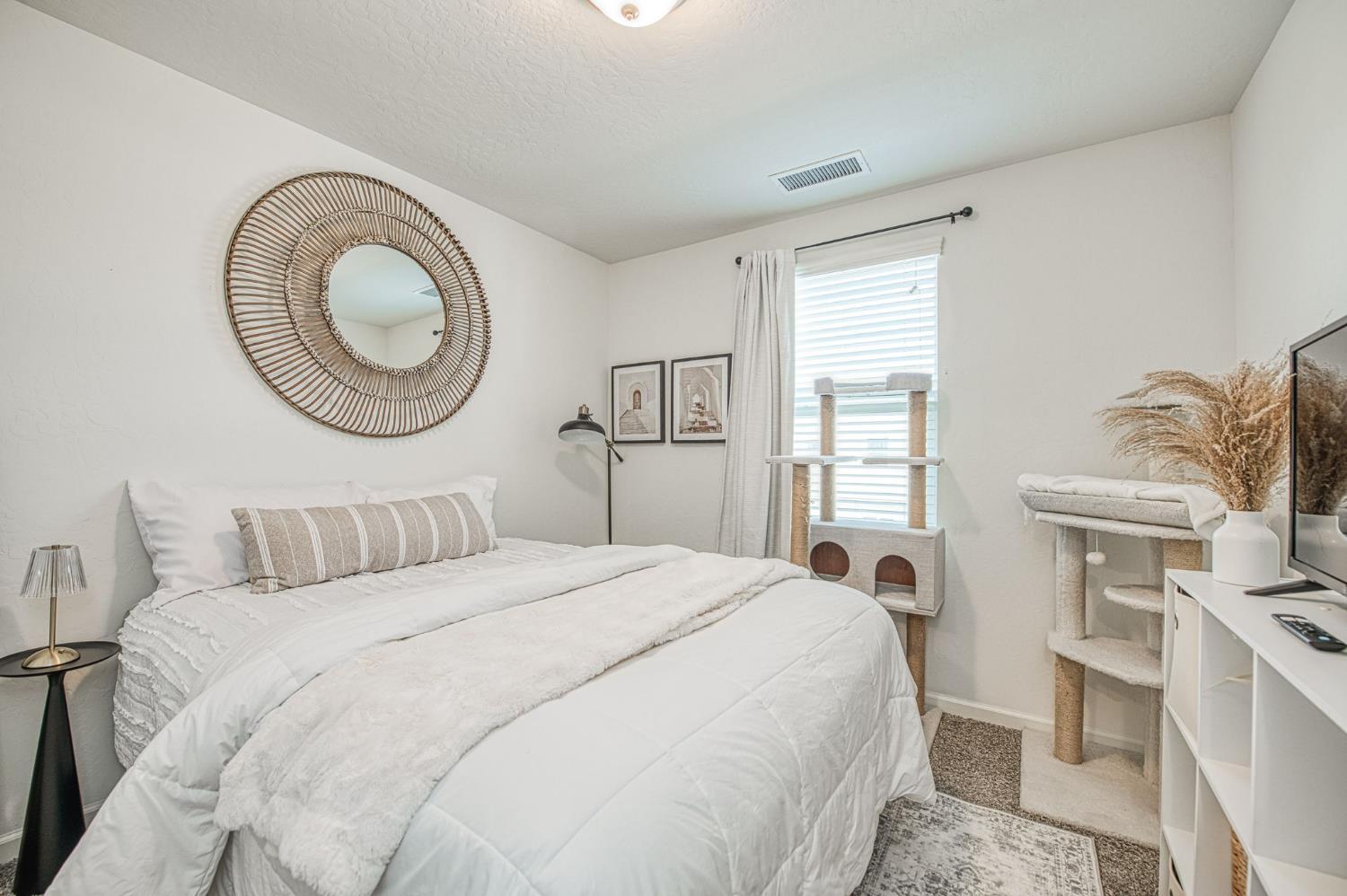 1916 Chennault Ln, Clovis, CA 93611