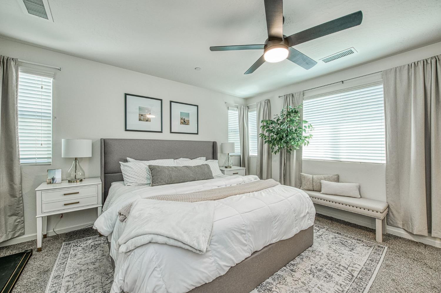 1916 Chennault Ln, Clovis, CA 93611