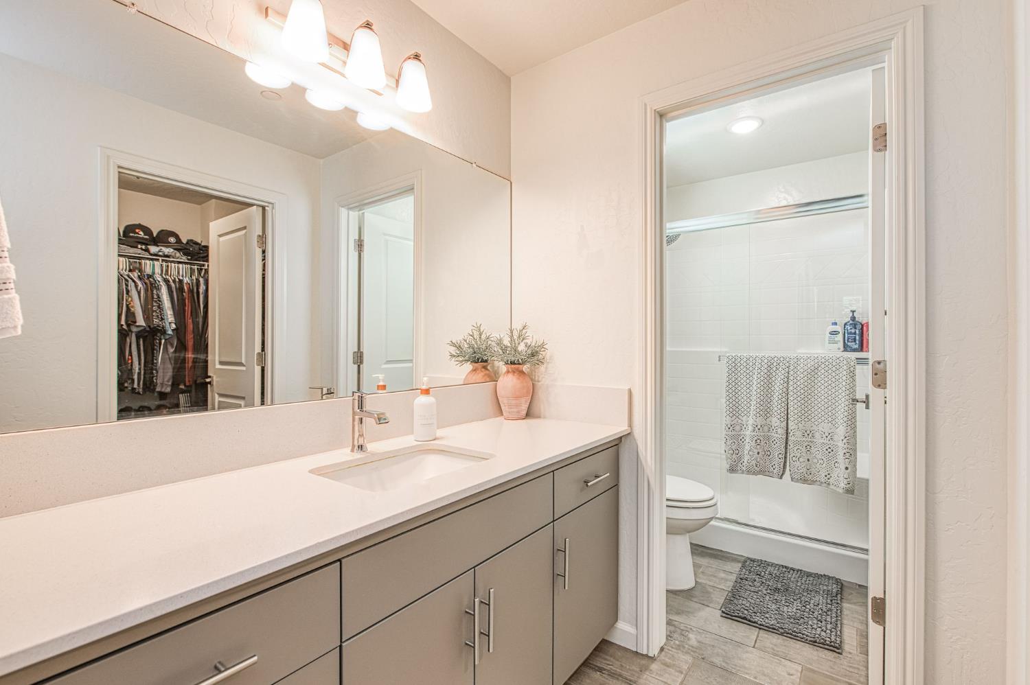 1916 Chennault Ln, Clovis, CA 93611