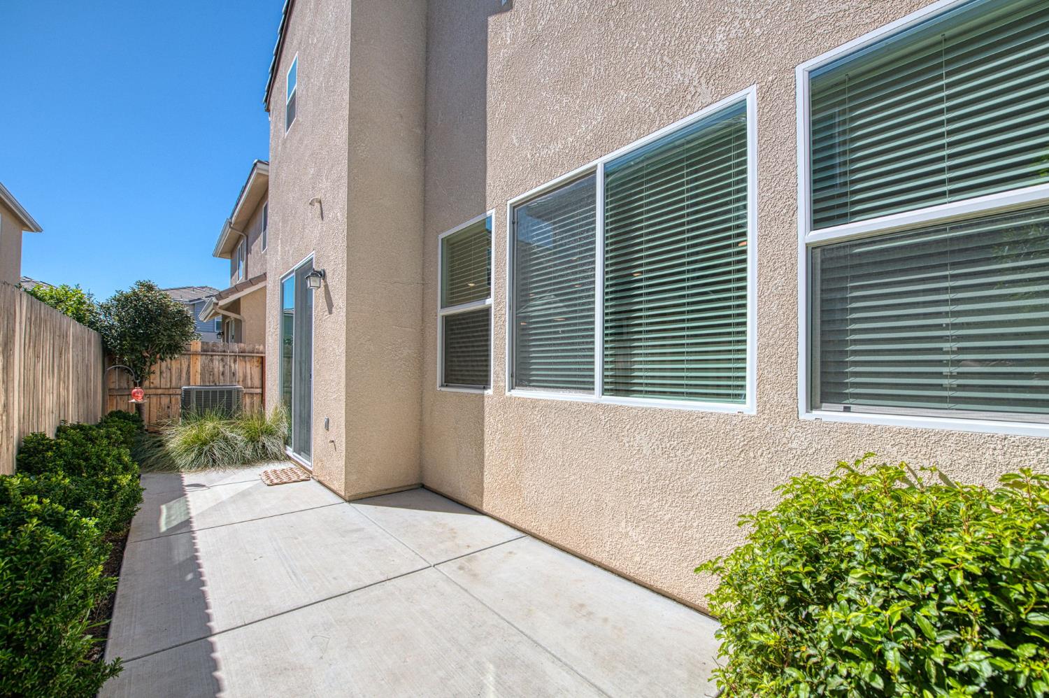 1916 Chennault Ln, Clovis, CA 93611