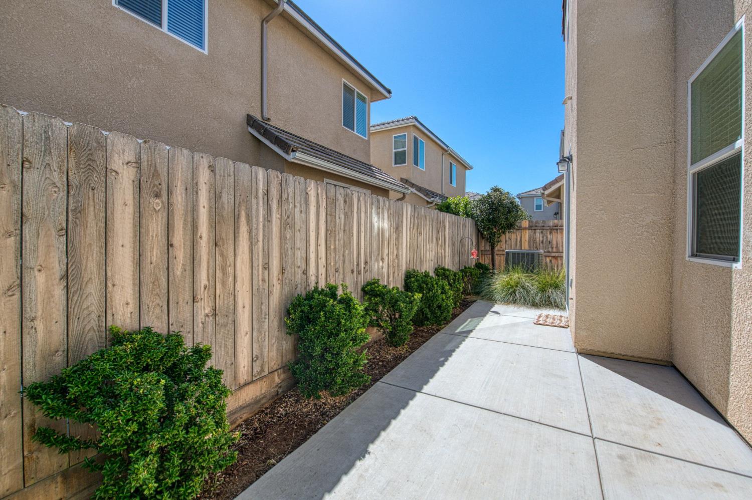 1916 Chennault Ln, Clovis, CA 93611