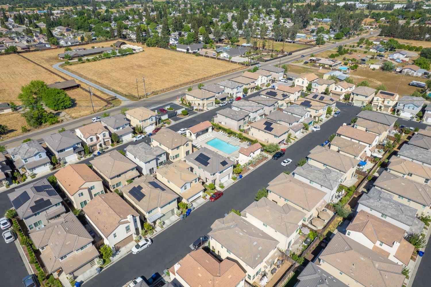 1916 Chennault Ln, Clovis, CA 93611