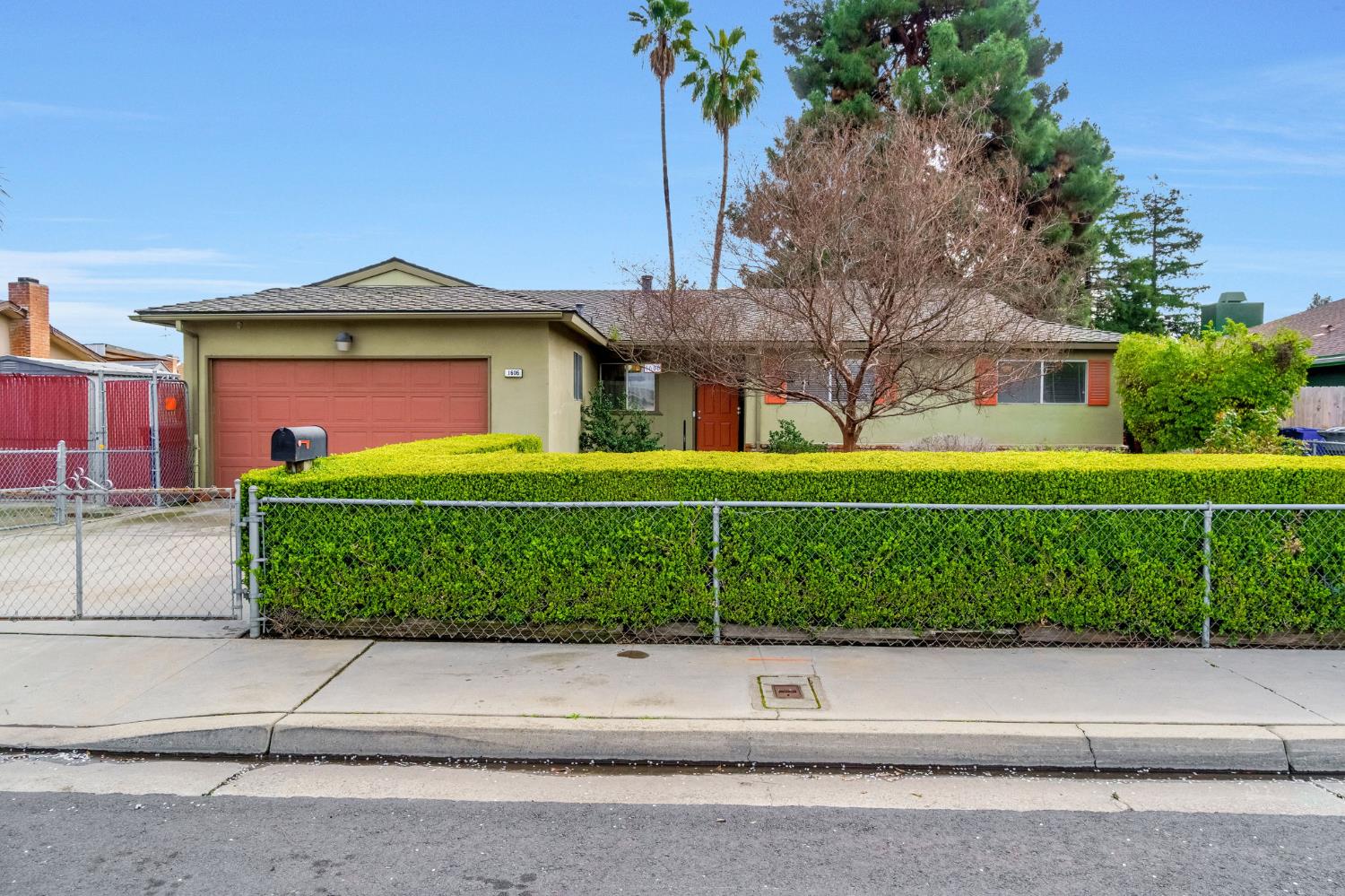 1606 Barstow Ave, Clovis, CA 93611