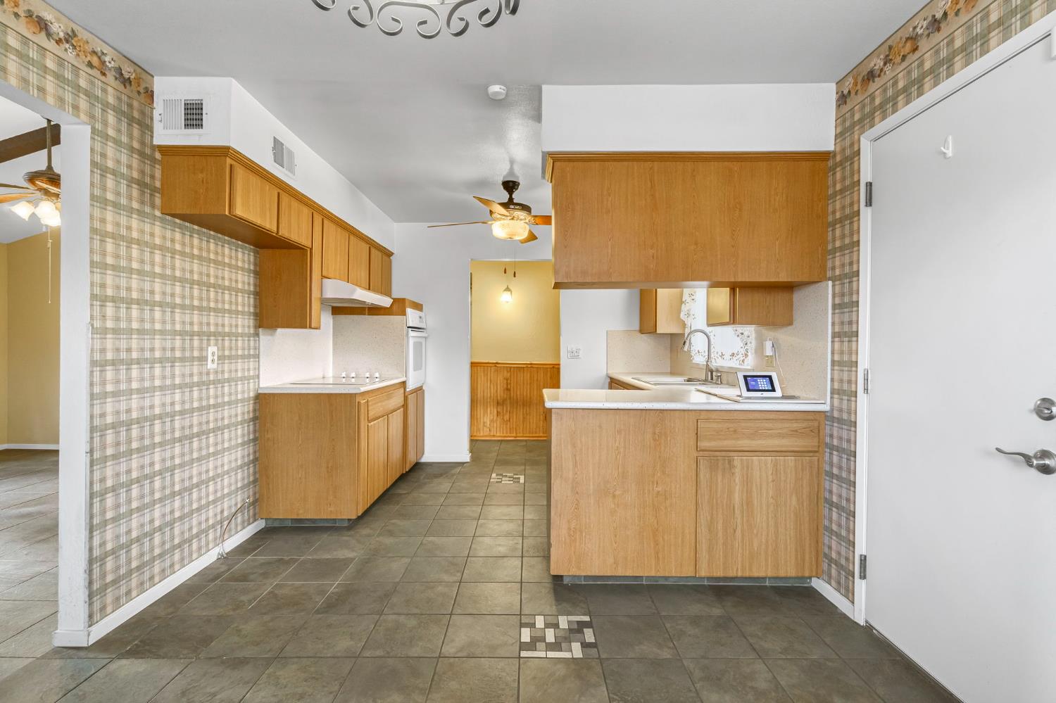 1606 Barstow Ave, Clovis, CA 93611