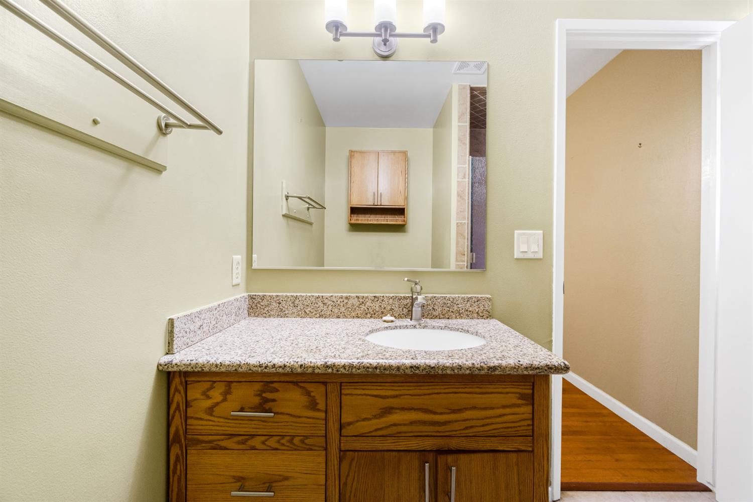 1606 Barstow Ave, Clovis, CA 93611