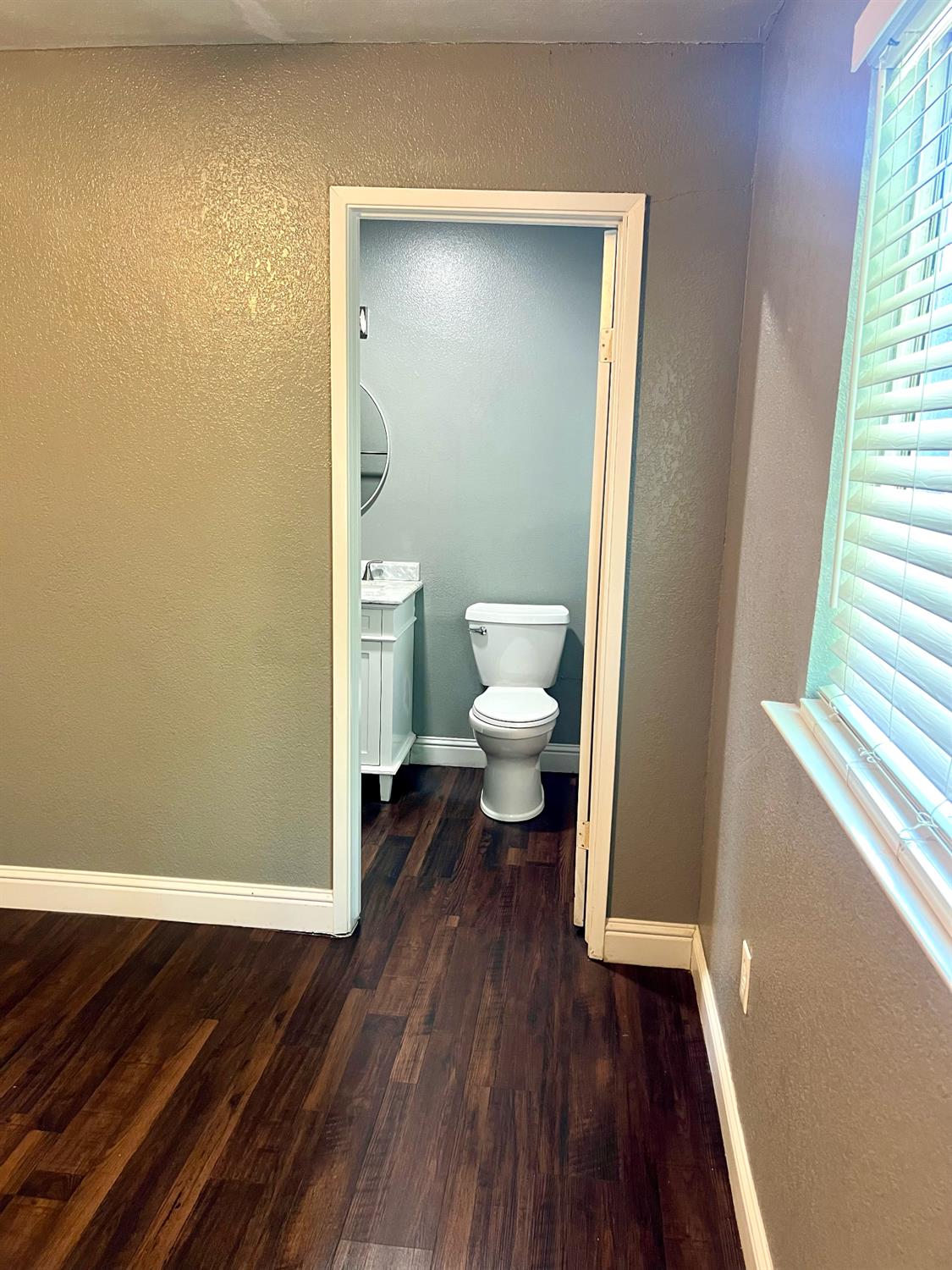 516 N Kate St, Mendota, CA 93640