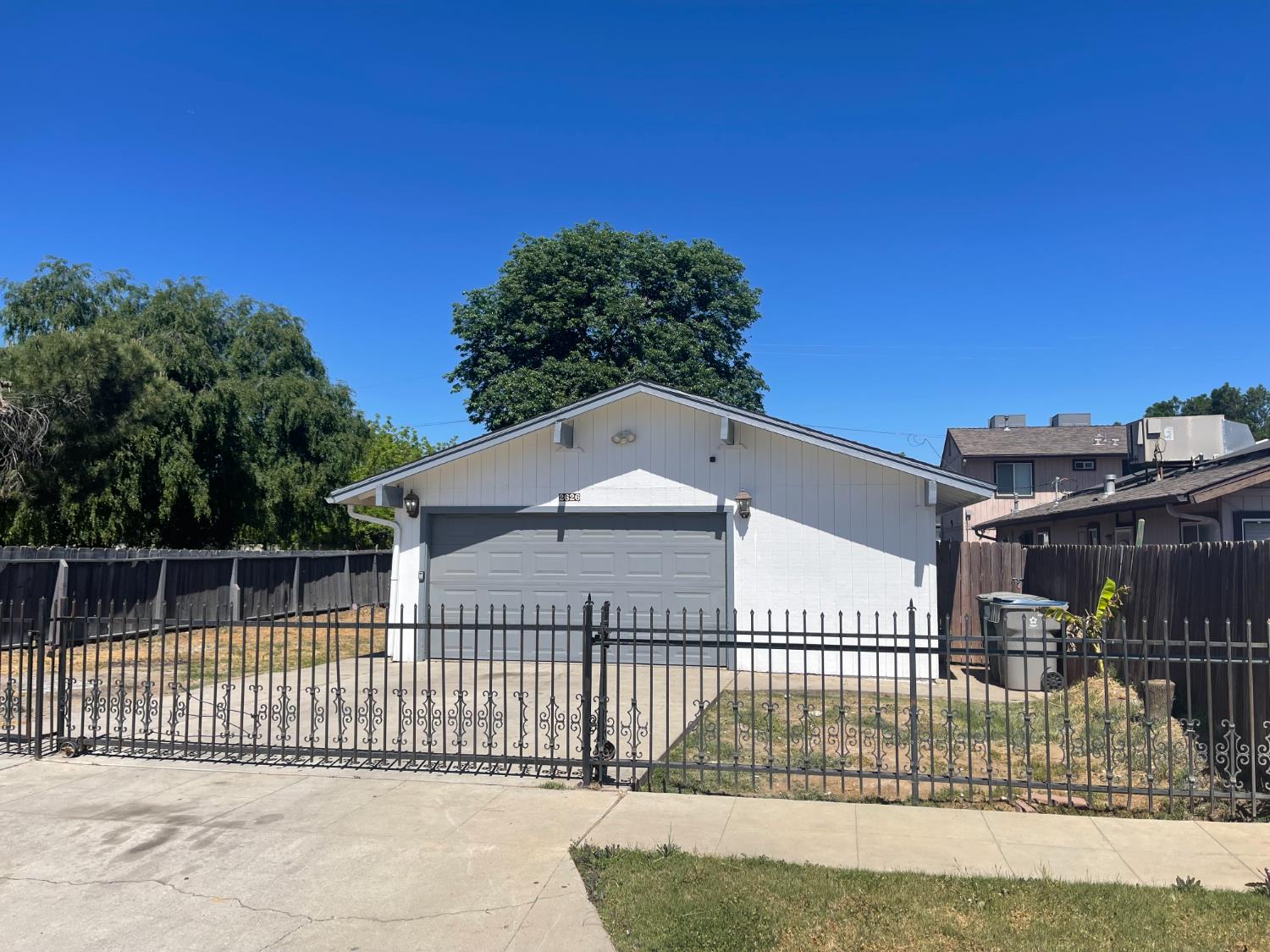 2626 W Garland Ave, Fresno, CA 93705