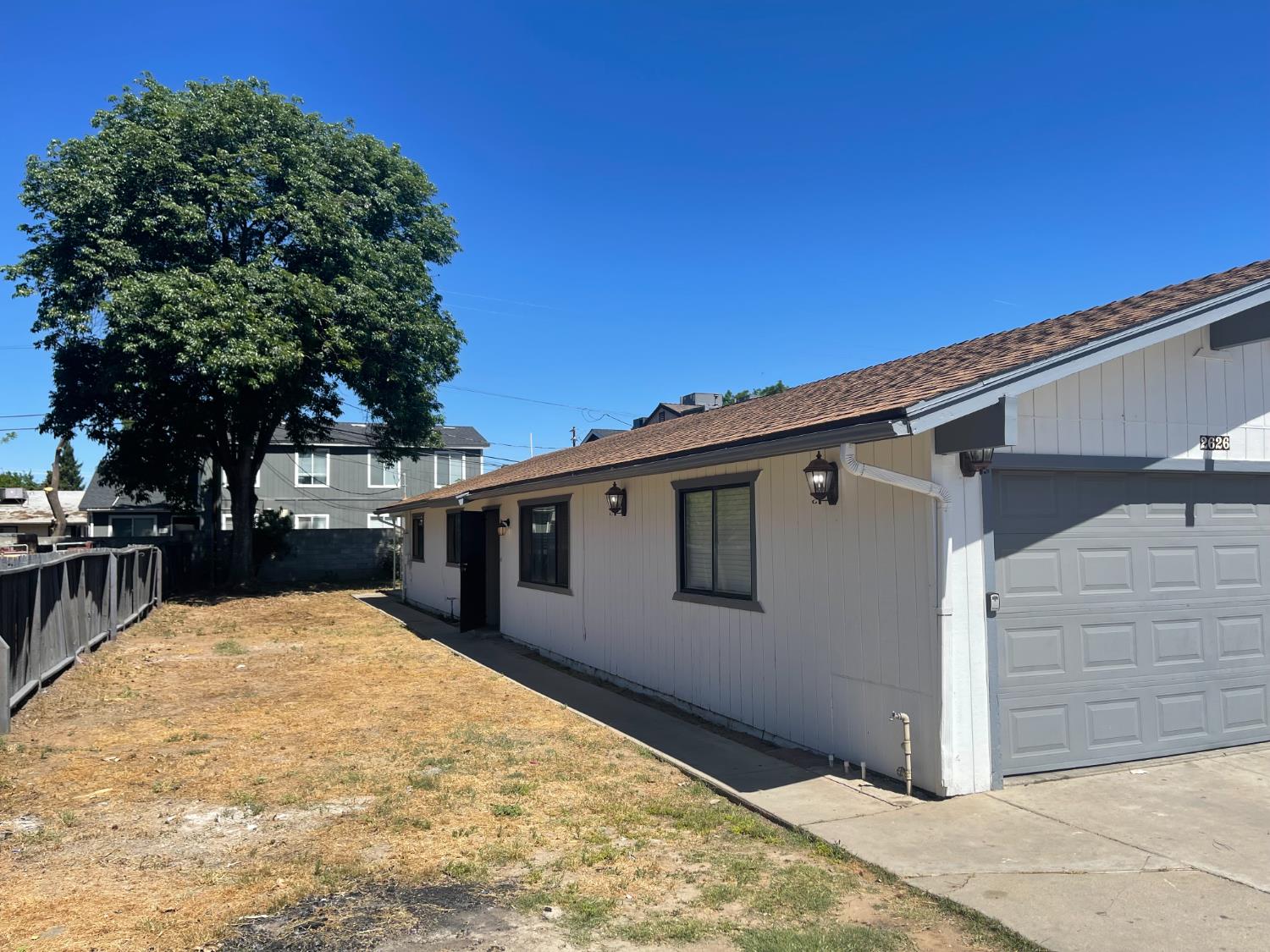 2626 W Garland Ave, Fresno, CA 93705