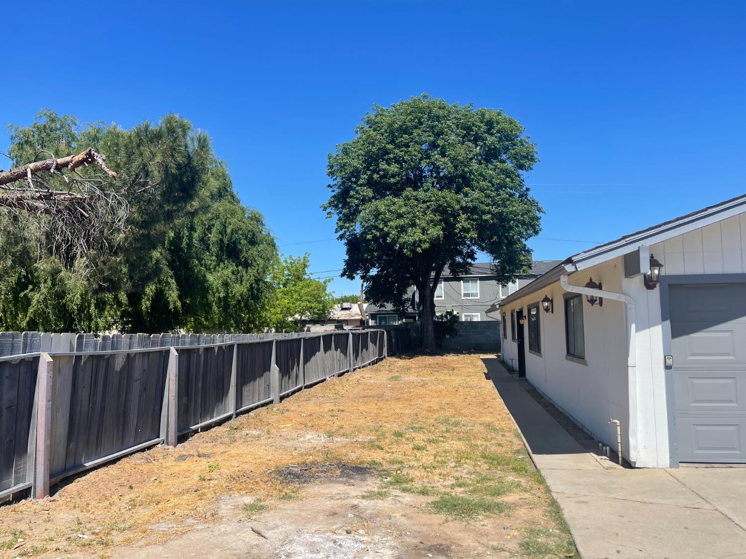 2626 W Garland Ave, Fresno, CA 93705