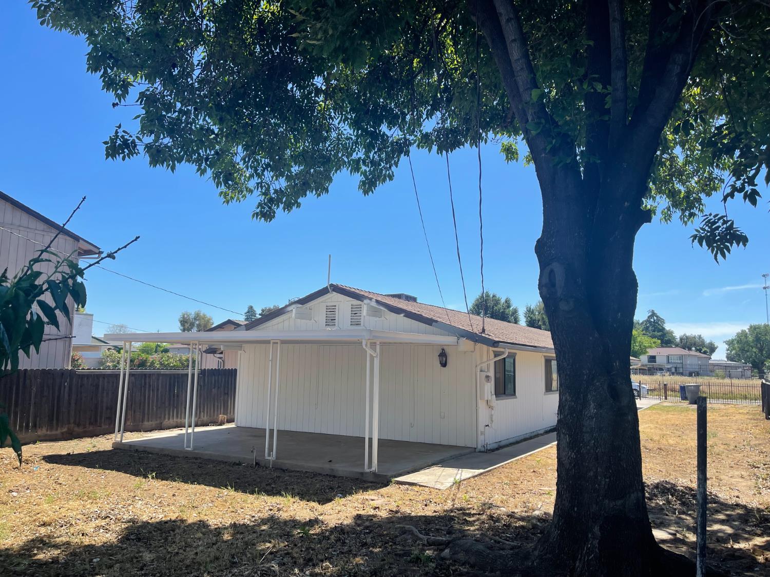 2626 W Garland Ave, Fresno, CA 93705