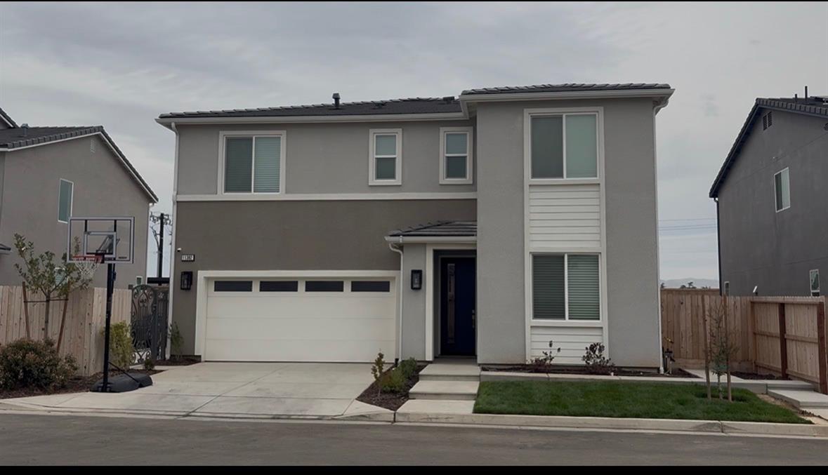 11382 N La Brisa Dr, Fresno, CA 93730