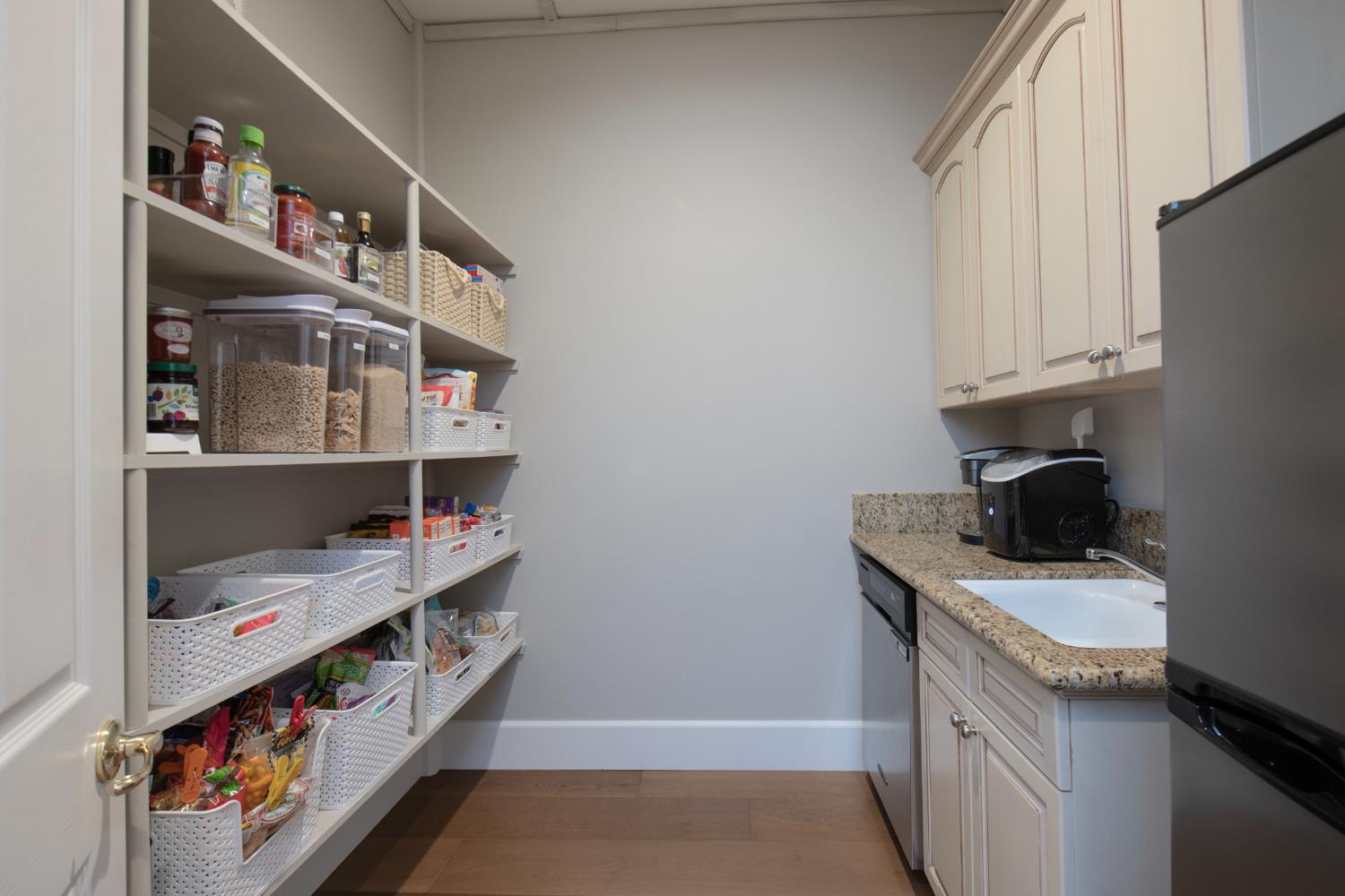 2547 W Lake Van Ness Cir, Fresno, CA 93711