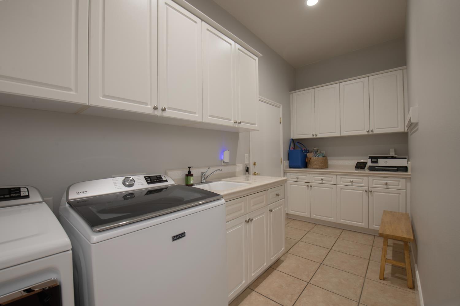 2547 W Lake Van Ness Cir, Fresno, CA 93711