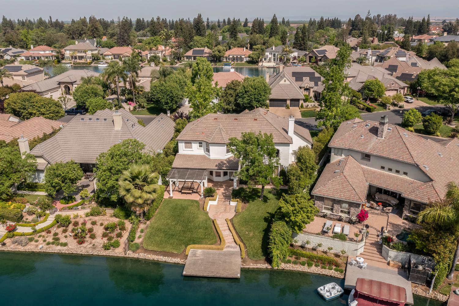 2547 W Lake Van Ness Cir, Fresno, CA 93711