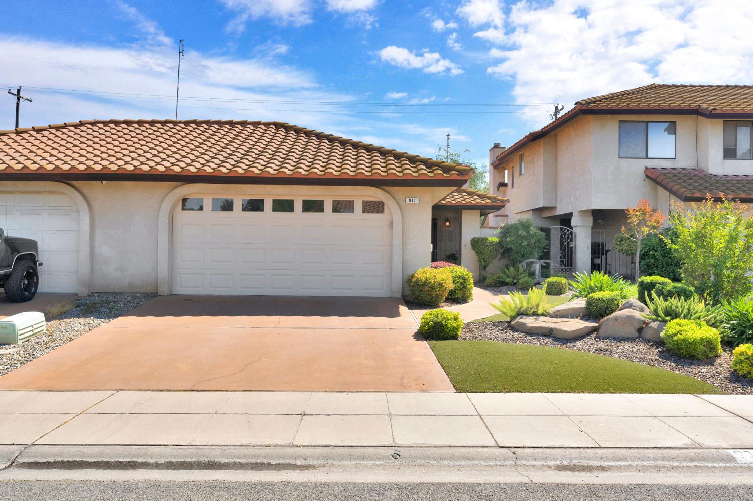 917 Valley Way, Madera, CA 93637