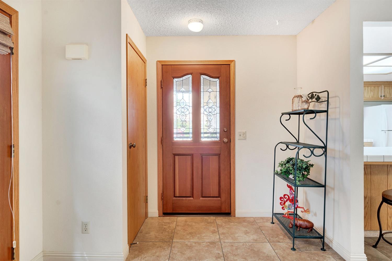 917 Valley Way, Madera, CA 93637