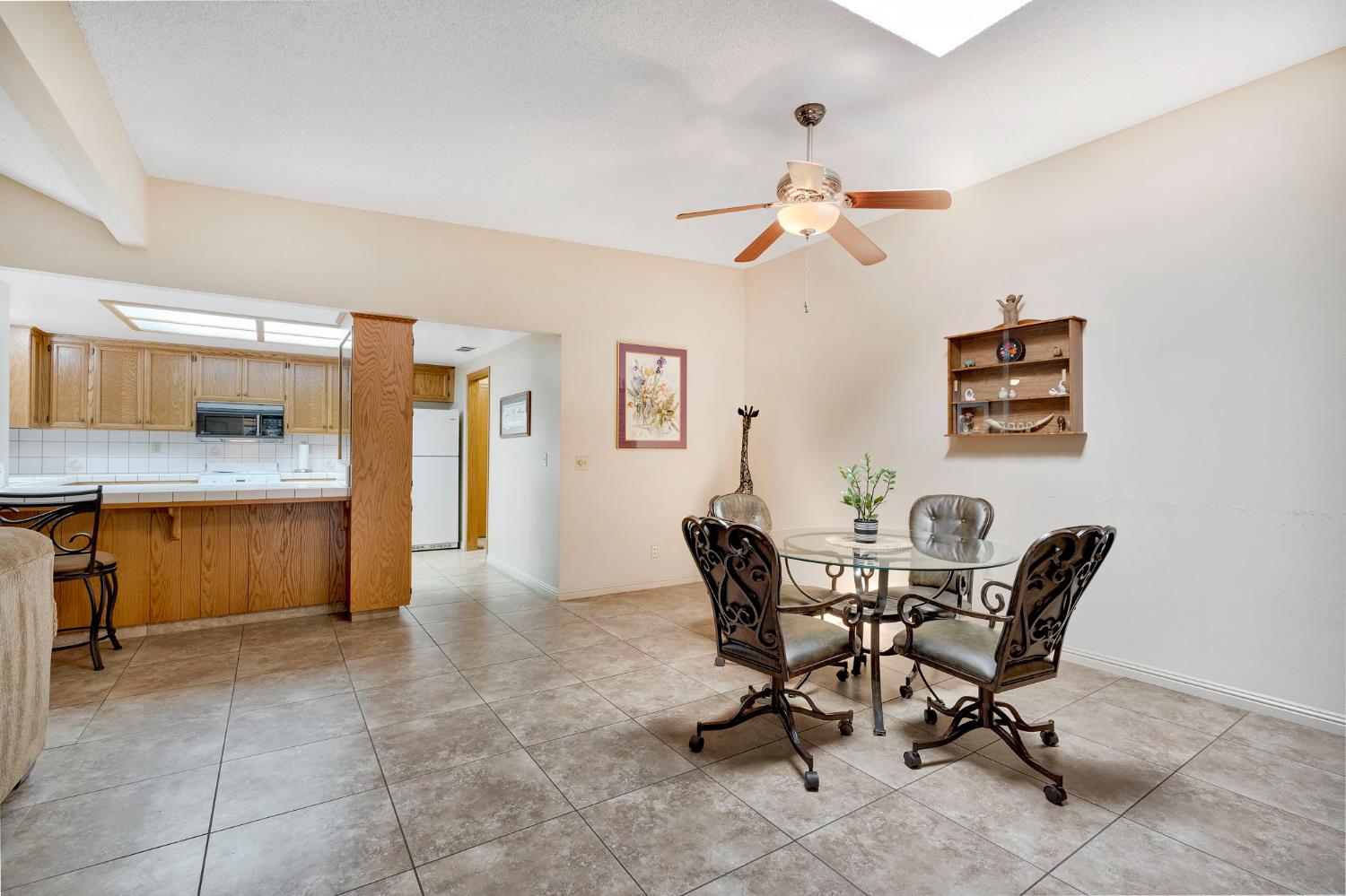 917 Valley Way, Madera, CA 93637