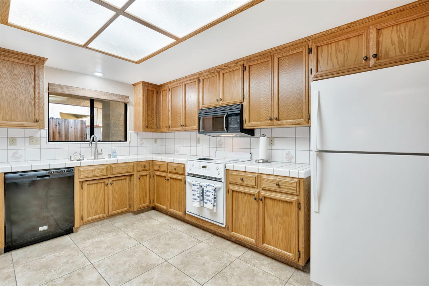 917 Valley Way, Madera, CA 93637