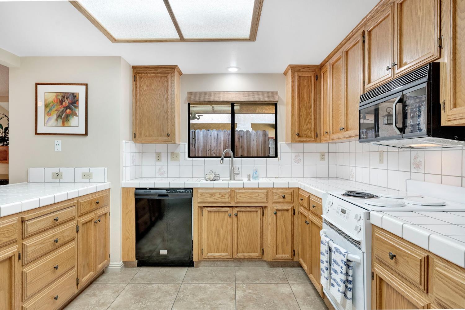 917 Valley Way, Madera, CA 93637