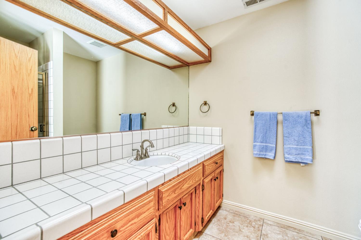 917 Valley Way, Madera, CA 93637