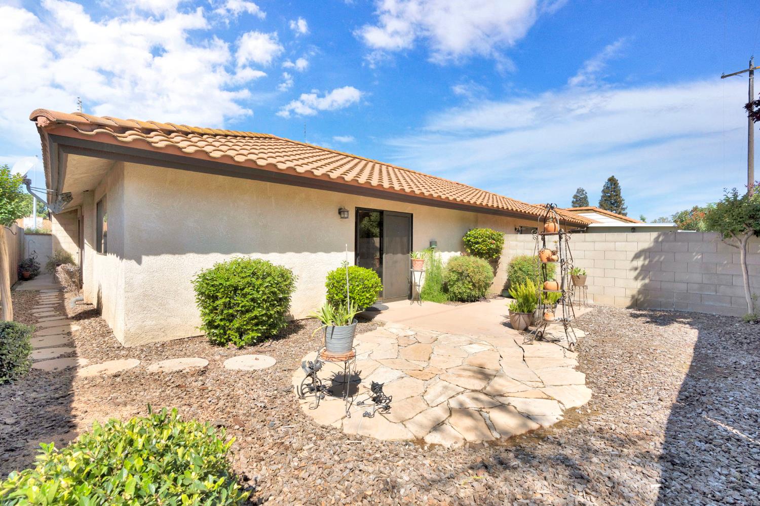 917 Valley Way, Madera, CA 93637