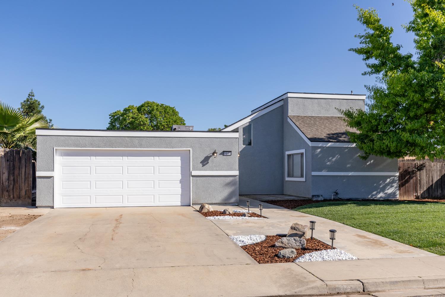 3530 E Stapp, Visalia, CA 93292