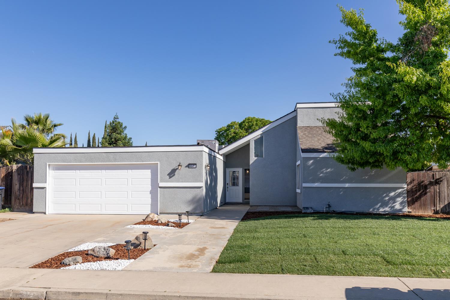 3530 E Stapp, Visalia, CA 93292