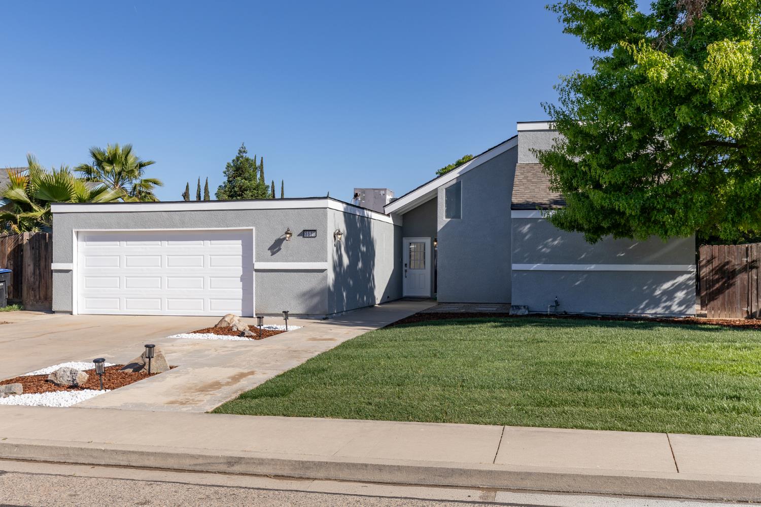 3530 E Stapp, Visalia, CA 93292