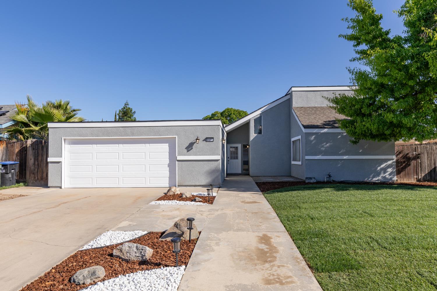 3530 E Stapp, Visalia, CA 93292