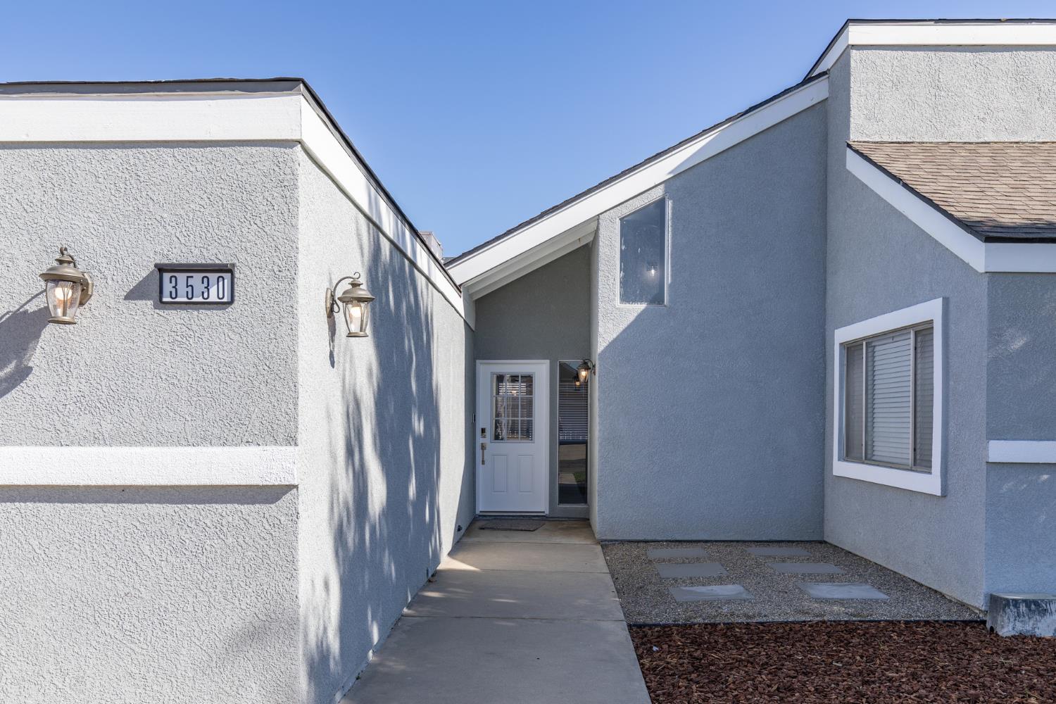 3530 E Stapp, Visalia, CA 93292