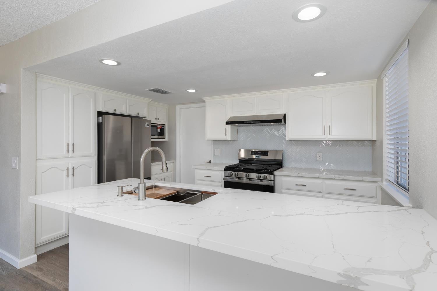 3530 E Stapp, Visalia, CA 93292