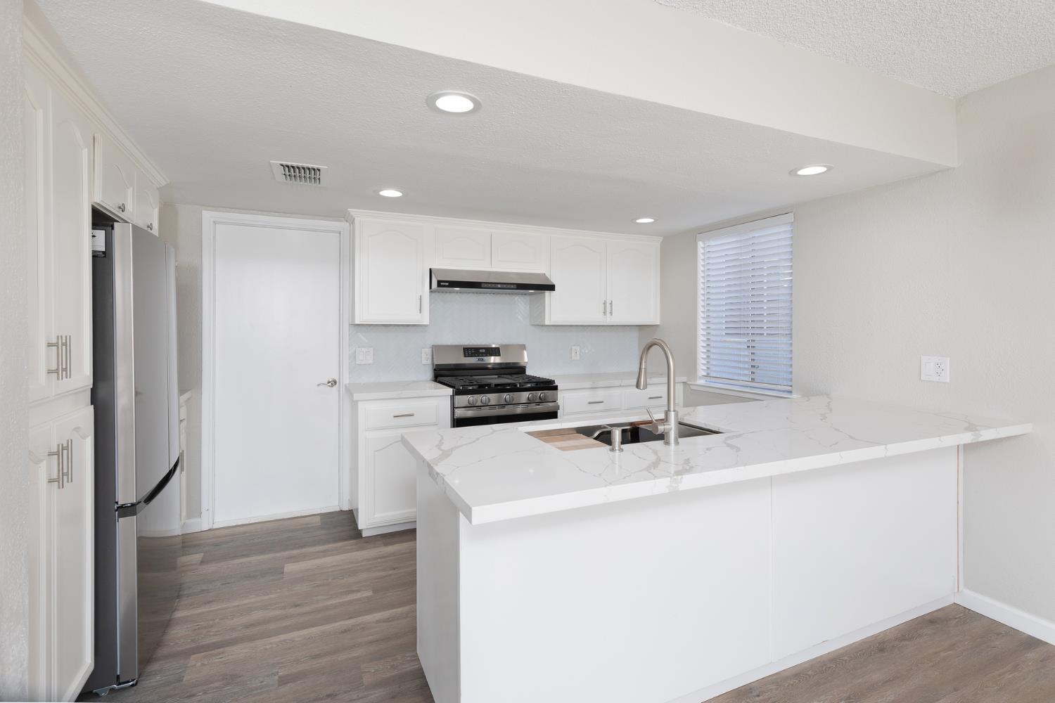 3530 E Stapp, Visalia, CA 93292