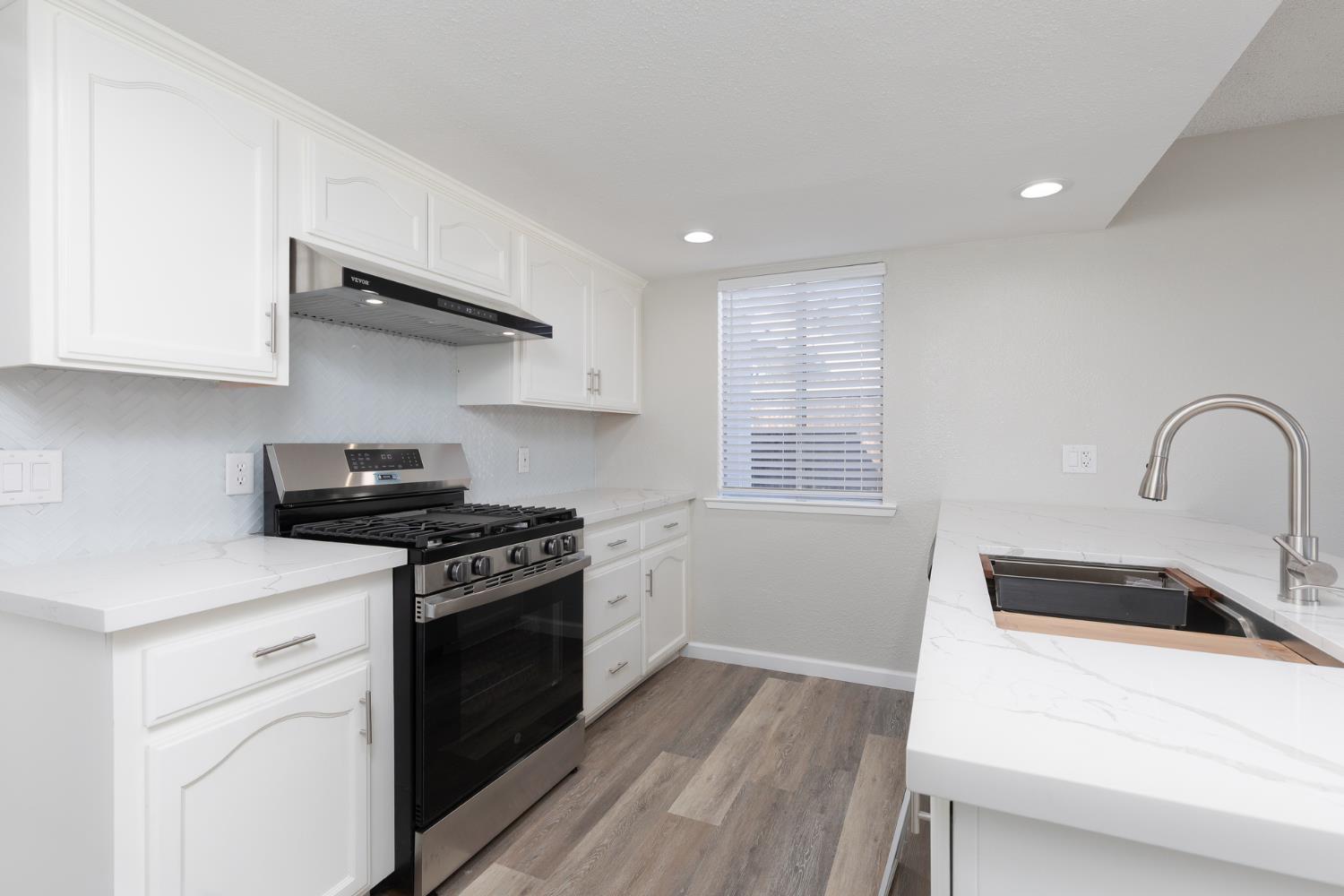 3530 E Stapp, Visalia, CA 93292