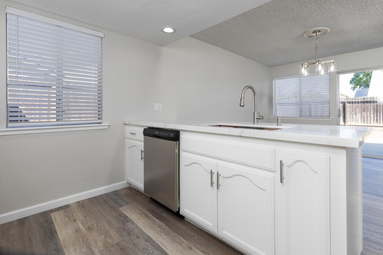 3530 E Stapp, Visalia, CA 93292