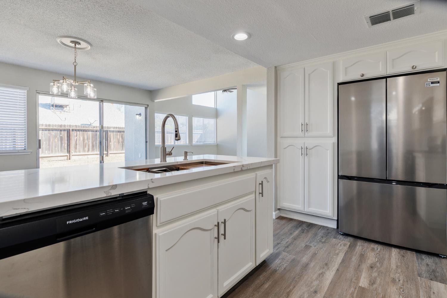 3530 E Stapp, Visalia, CA 93292