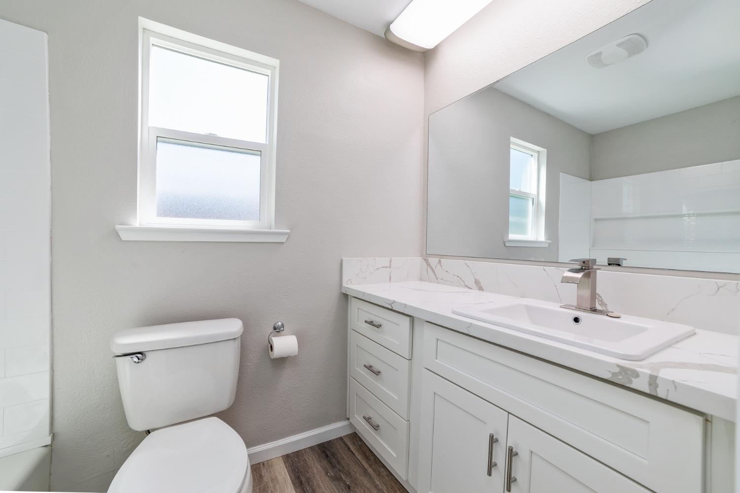 3530 E Stapp, Visalia, CA 93292