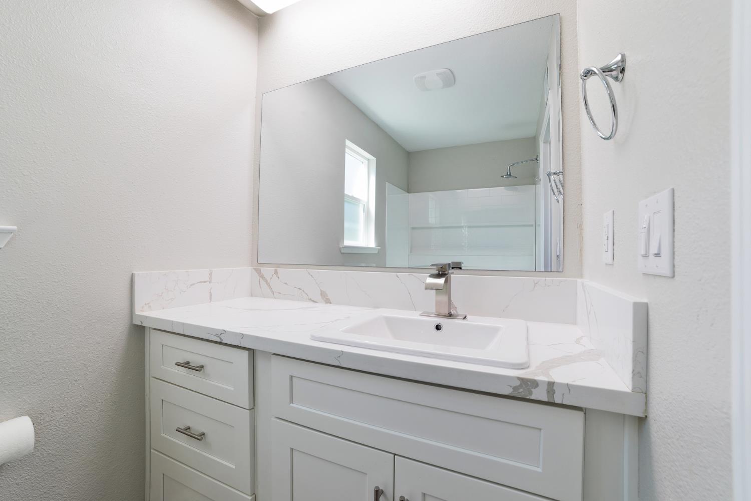 3530 E Stapp, Visalia, CA 93292