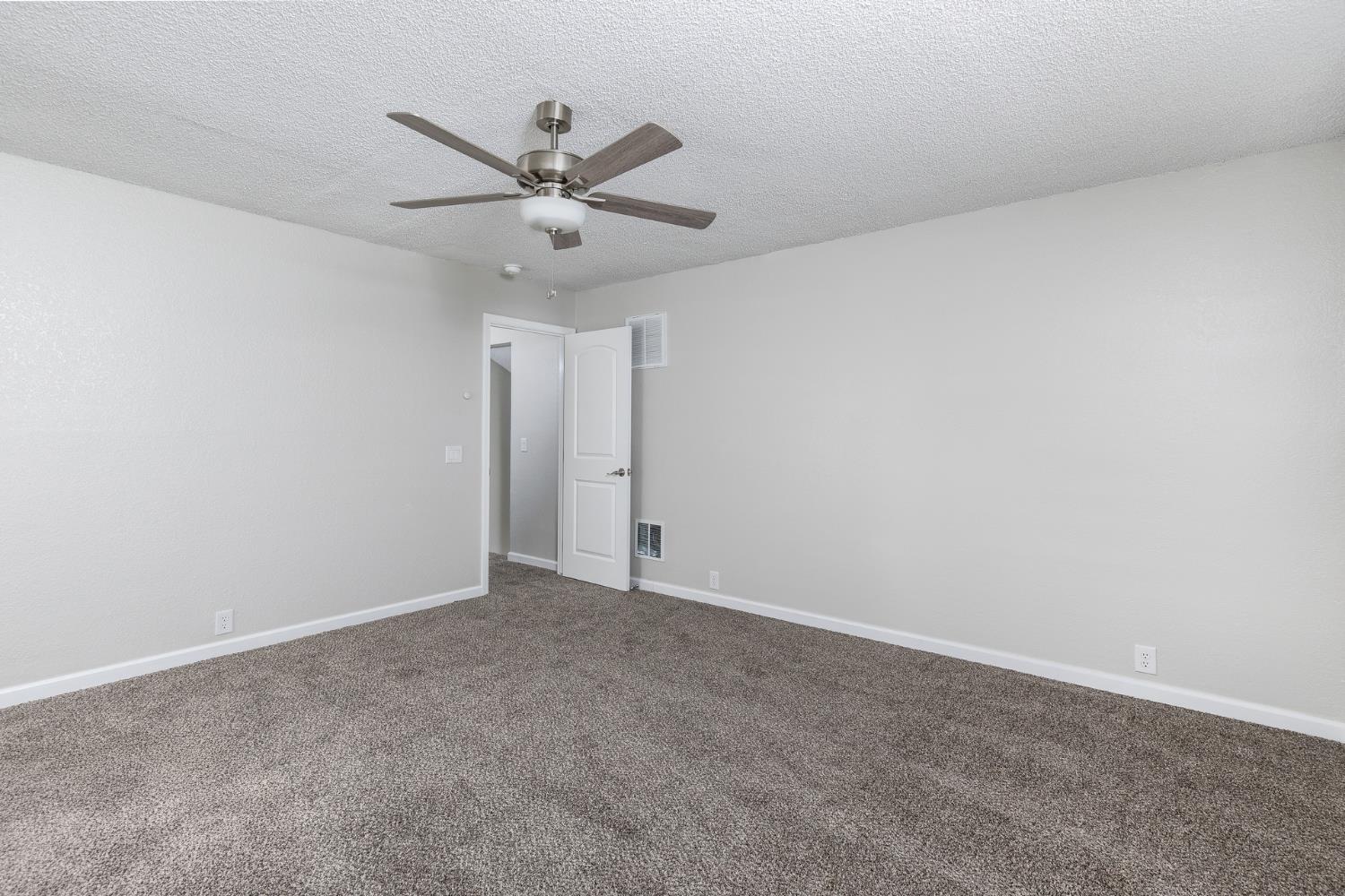 3530 E Stapp, Visalia, CA 93292