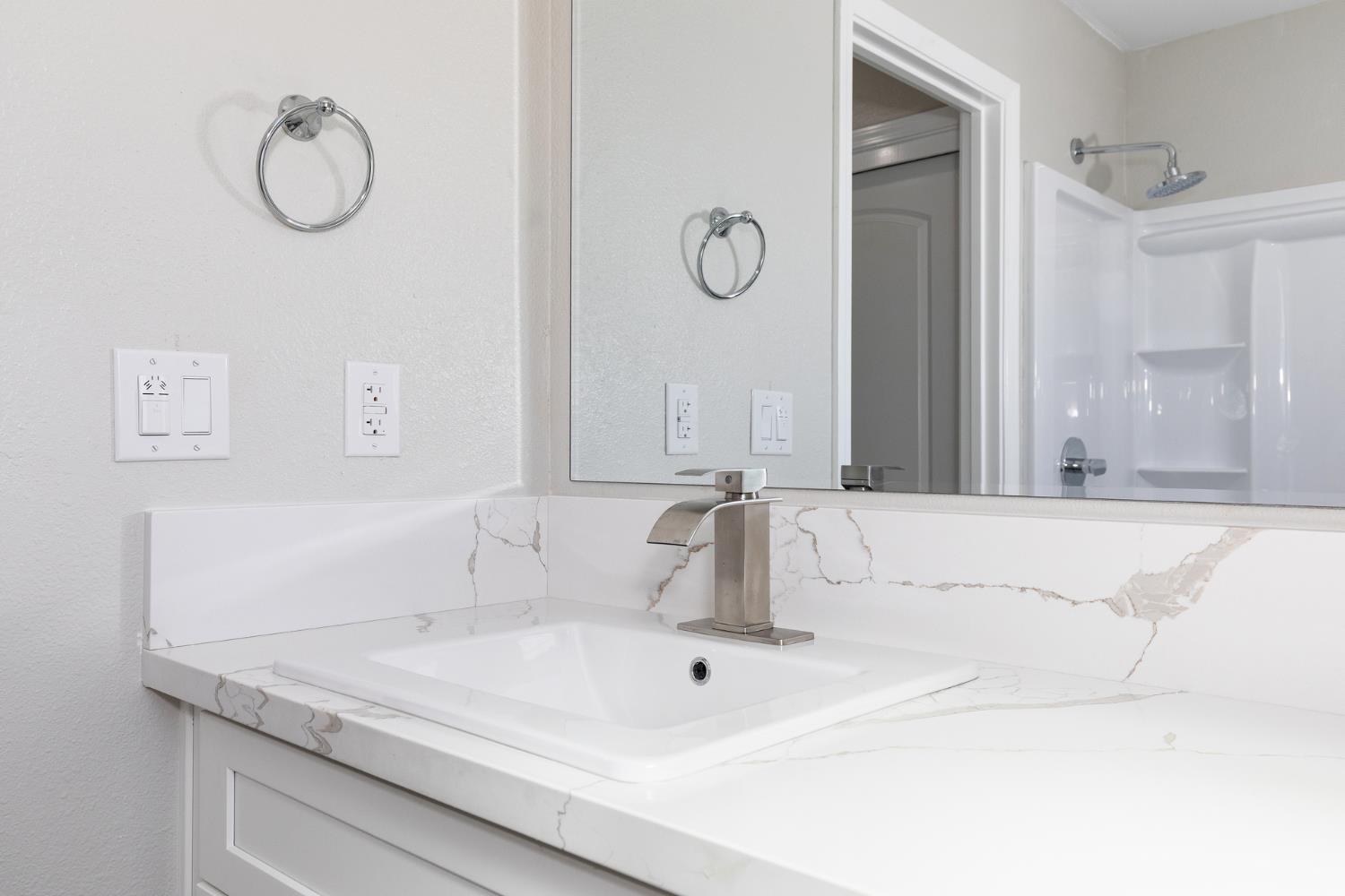 3530 E Stapp, Visalia, CA 93292