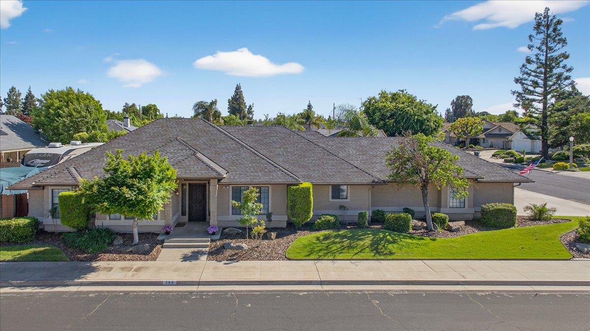 288 W Paul Ave, Clovis, CA 93612