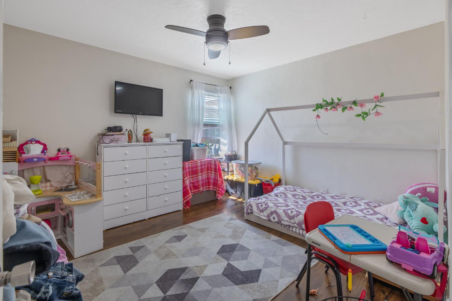 723 N Lourae Ave, Reedley, CA 93654