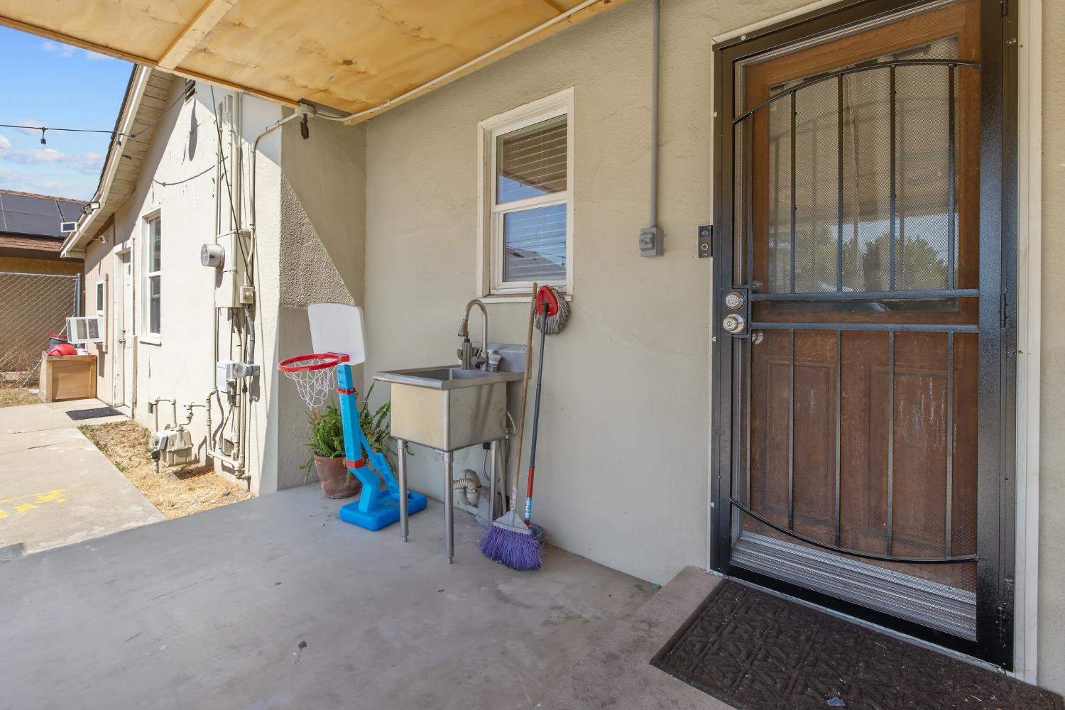 723 N Lourae Ave, Reedley, CA 93654