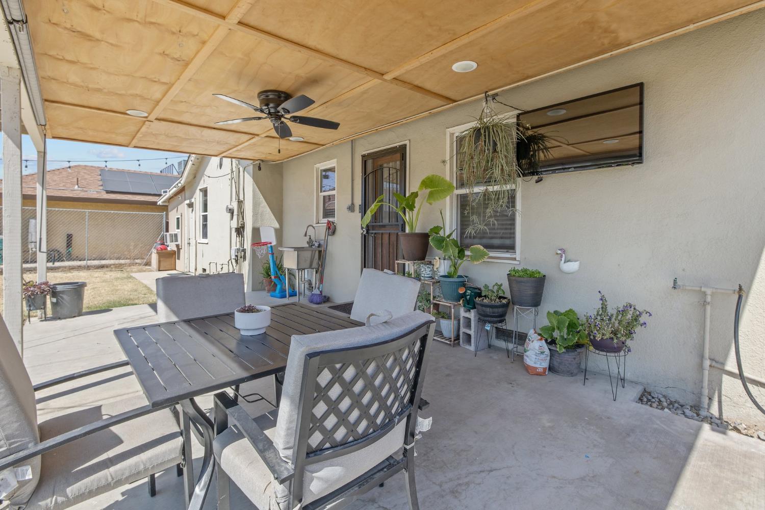 723 N Lourae Ave, Reedley, CA 93654