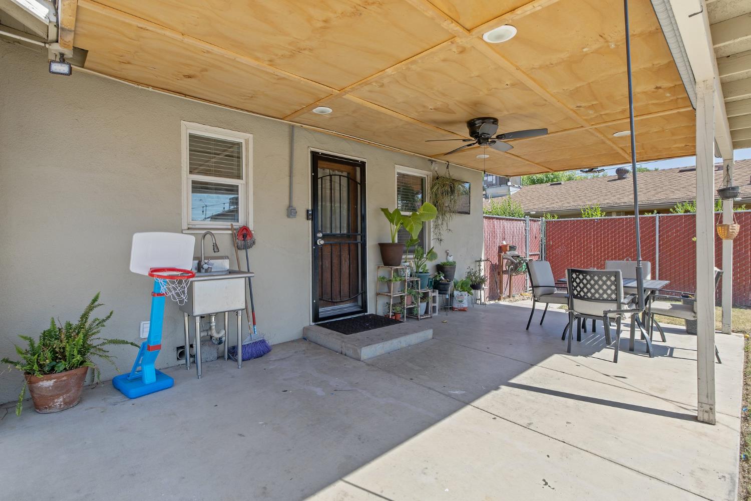 723 N Lourae Ave, Reedley, CA 93654