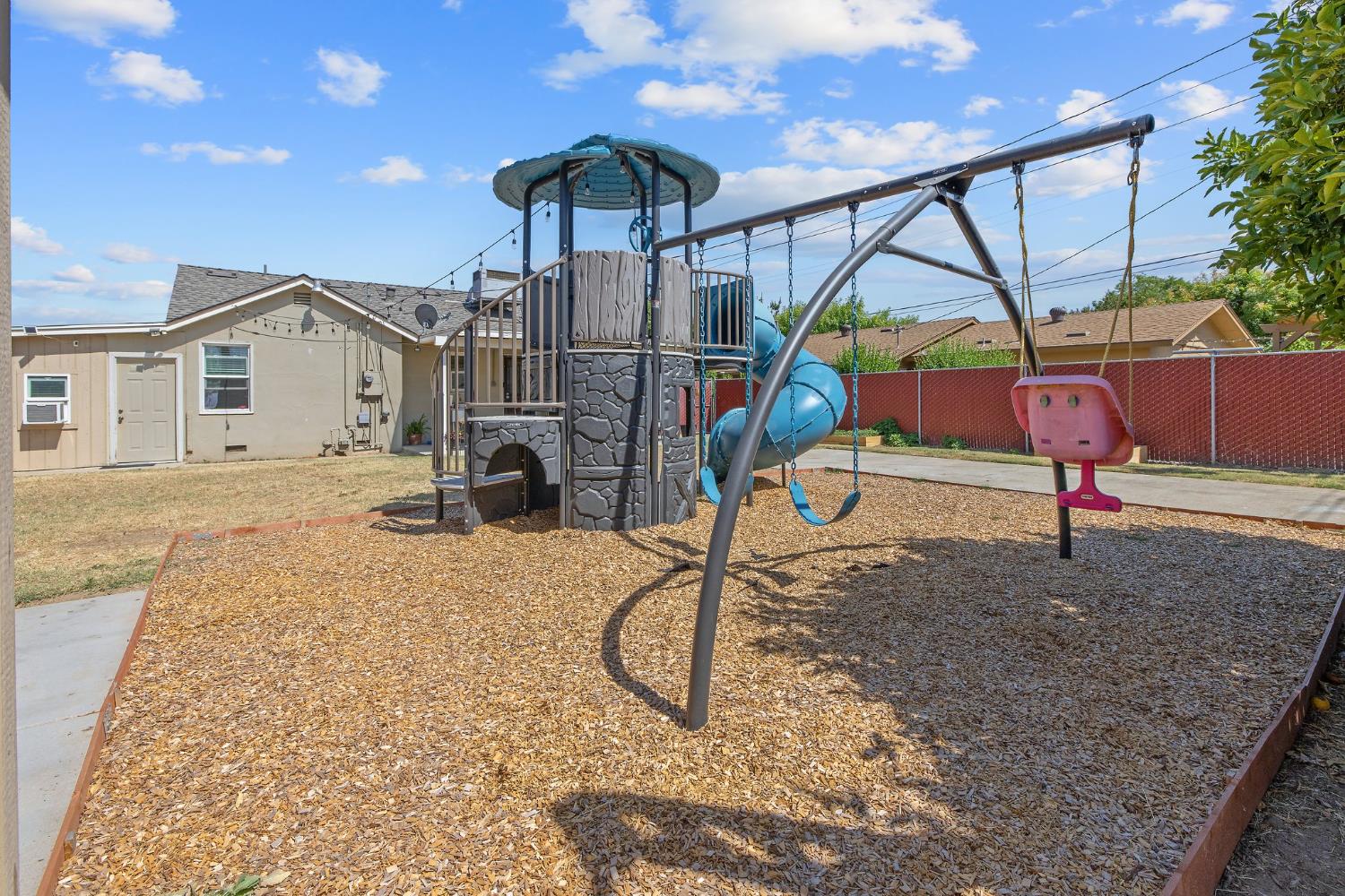 723 N Lourae Ave, Reedley, CA 93654