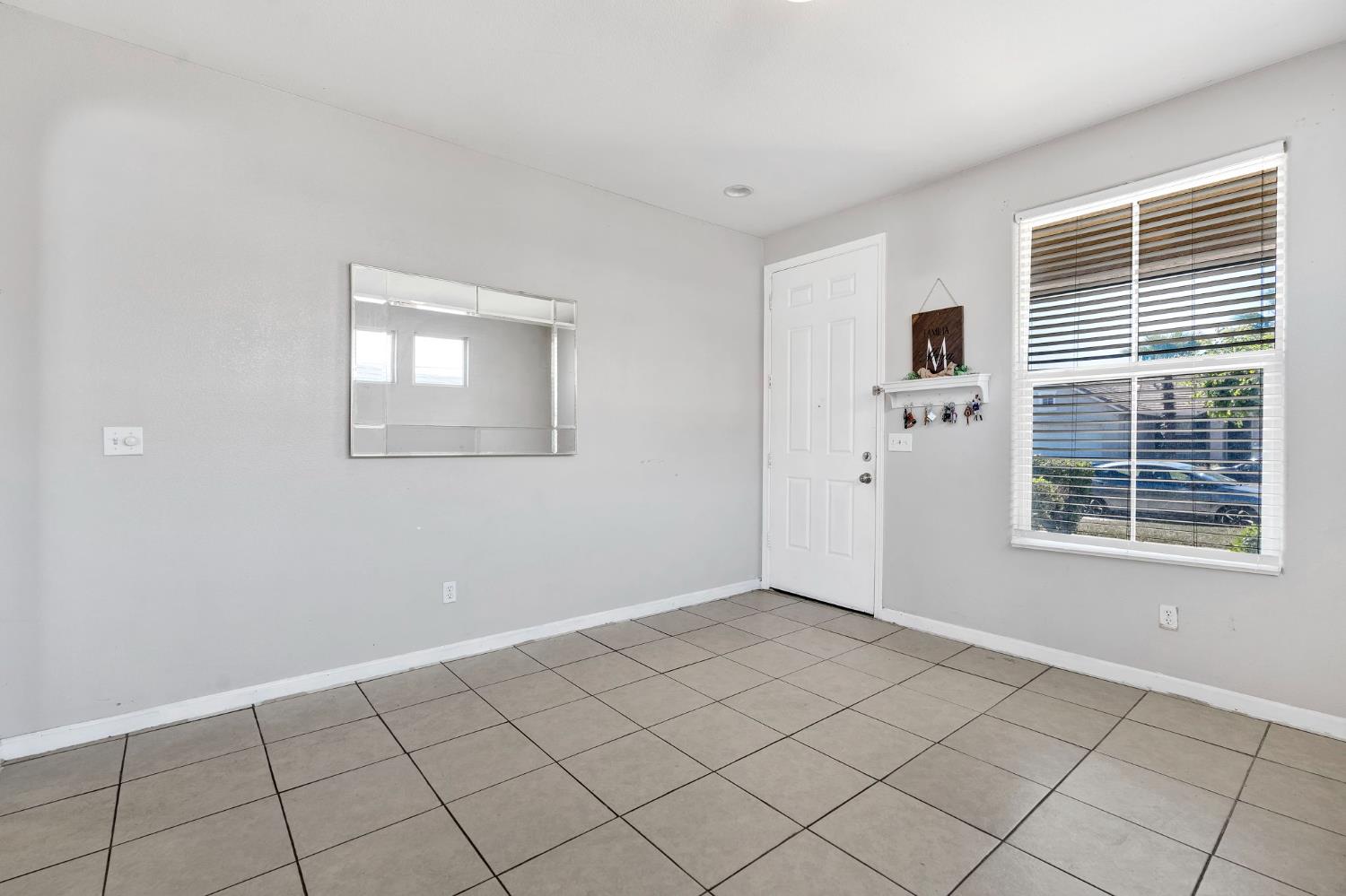 5257 E Byrd Ave, Fresno, CA 93725