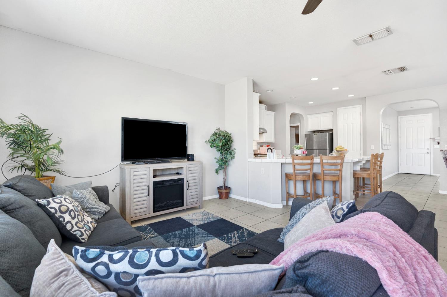 5257 E Byrd Ave, Fresno, CA 93725