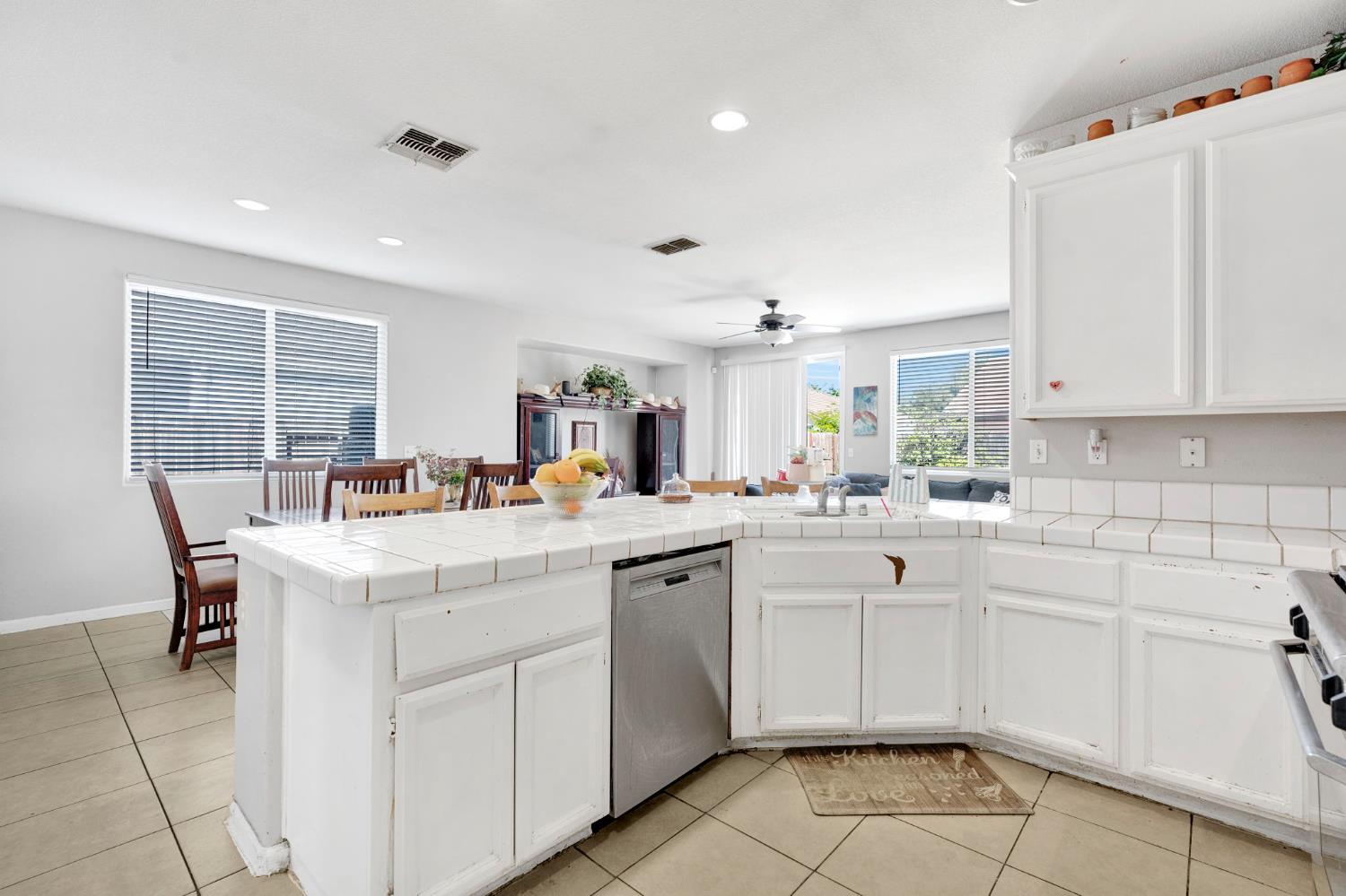 5257 E Byrd Ave, Fresno, CA 93725